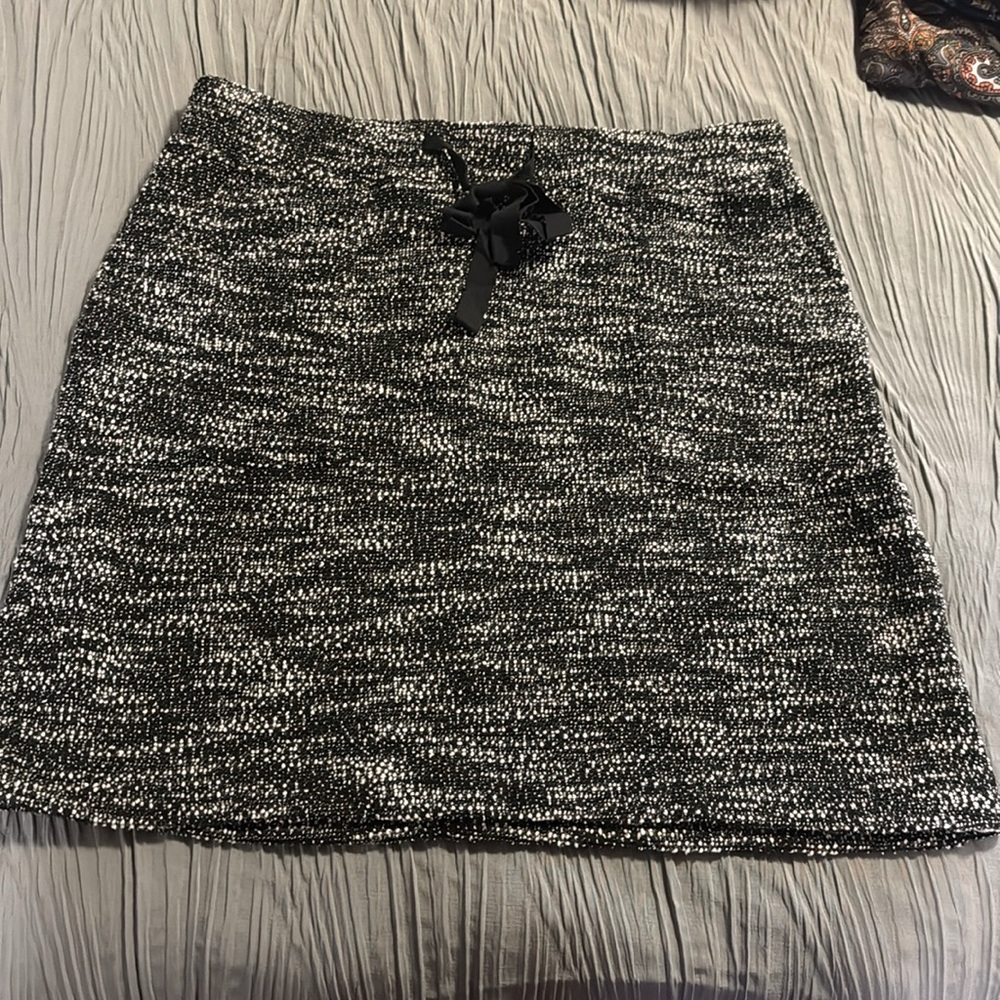 Very cute drawstring, elastic waist skirt with pockets